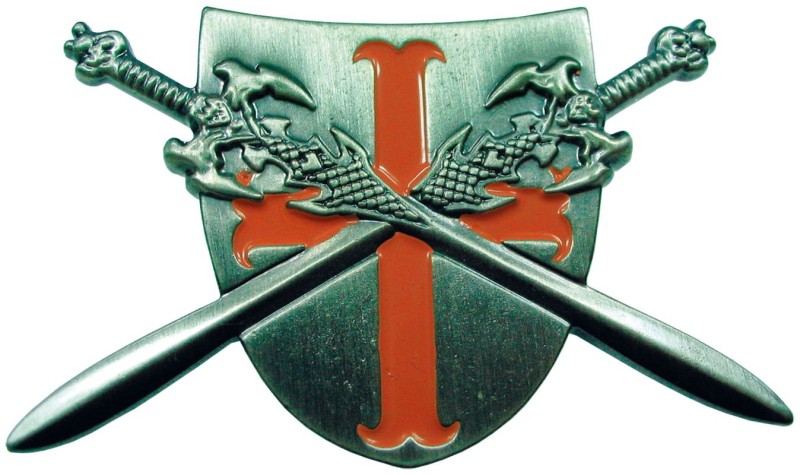 Kreuzritterschild mit gekreuzten Schwertern