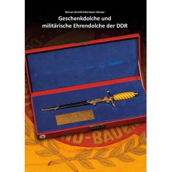 Geschenkdolche und millitärische Ehrendolche der DDR