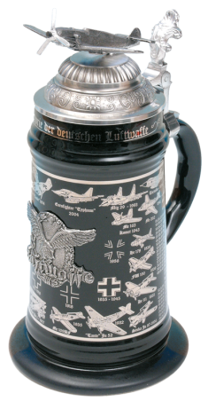 Porzellankrug „Die deutsche Luftwaffe“